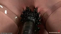 تشغيل مقيد شقراء مثلية الرقيق في زنزانة غريبة صنم مع الخام الجلد و الإسكات على لعبة الجنس