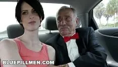 Oynat Kadın istekli için horoz emme horoz iki emekliler bir esmer sikiş