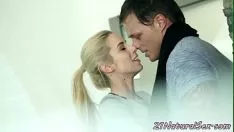 Jouer Porno familial avec frère et soeur sexe passionné