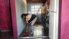 Play This brunette with breasts likes to clean the house when she is not wearing clothes