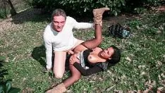 Reproducir Sexo sobre la hierba verde con una ninfa