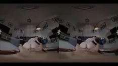 Abspielen Die nette Frau ist auf der Suche nach einer besonderen Fantasie