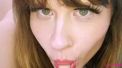 Abspielen Brutzelnd heißer blonder lesbischer Teenager bei explizitem Casting auf der Couch
