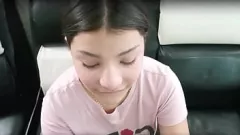 Abspielen Stieftochter gibt mir einen schlampigen Deepthroat-Blowjob und melkt mich trocken