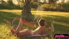 Afspelen Hete Centerfold-babes uit 2020: solo-tieners met perfecte tieten en kontjes