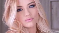 Reproduzir A linda loira tem orgasmos e quer transar com um homem lindo