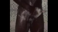 Abspielen Amateur BBW verehrt BBC in intimem Heimvideo