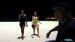 Abspielen Latina Priscila sehnt sich nach BBC am Strand