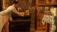 Jouer Milf en lingerie ne peut pas résister aux trous serrés putain de grosse bite