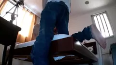Abspielen Petite vollbusige Freund betrügt mit einem Freund in dampfendem After -Party