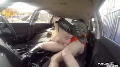 Odtwórz Chubby Driving Student dostaje samochód publiczny pieprzony przez nauczyciela w dzikiej rzeczywistości spotkanie