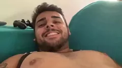 Reproducir El caluroso masaje de amateur adolescente de Lucas Nobre termina en masturbación