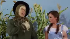 Reproduzir Teen Pornstar e comissários de bordo da MILF em hilariante paródia dos anos 70