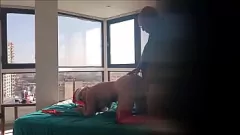 Oynat Egzotik Latin Ateşli Kadın, Büyük Kıç ve Sarışın Genç ile Ateşli Noel Yayınında Anne Baba Tarafından Aldatıldı